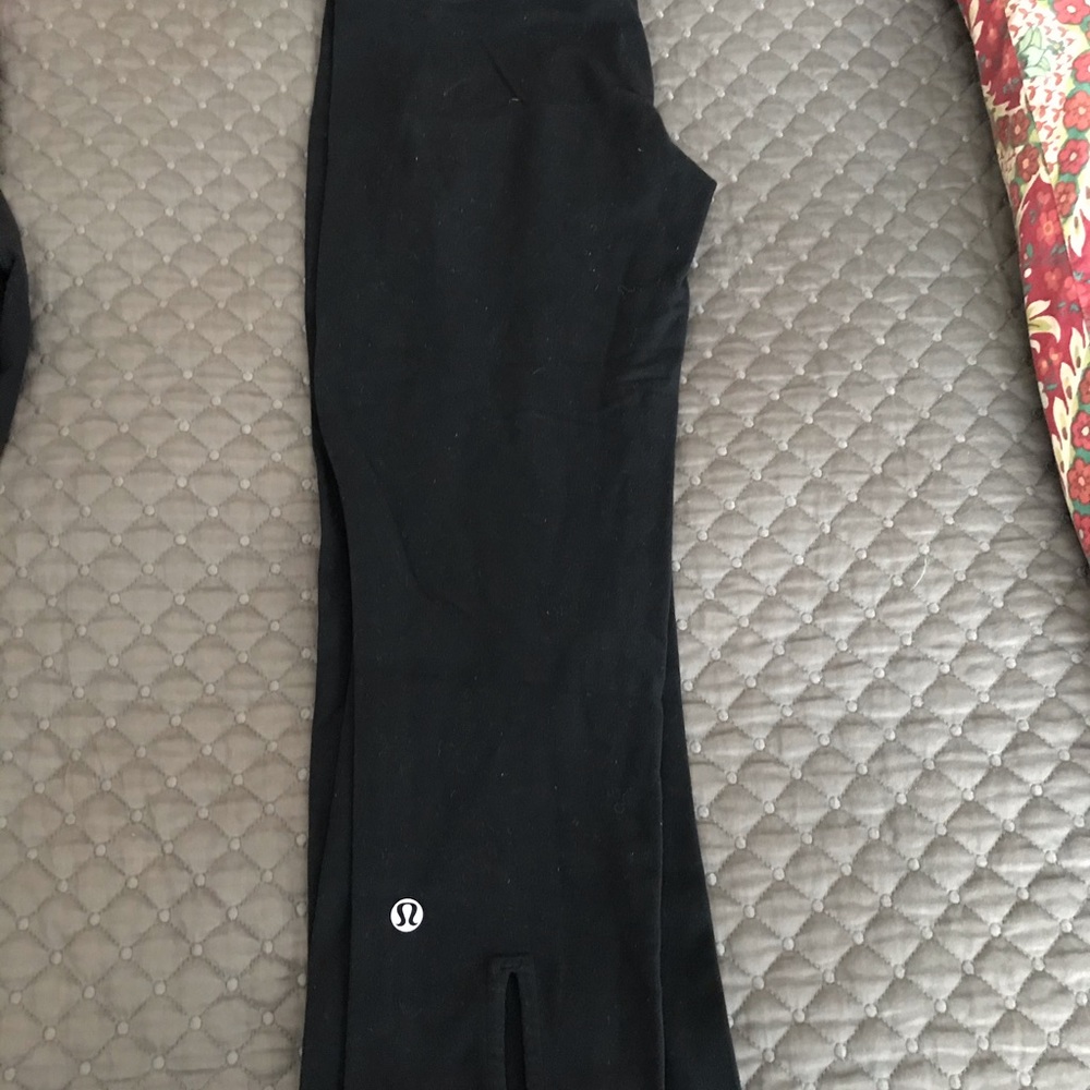 Lululemon gather and crow crops size 2